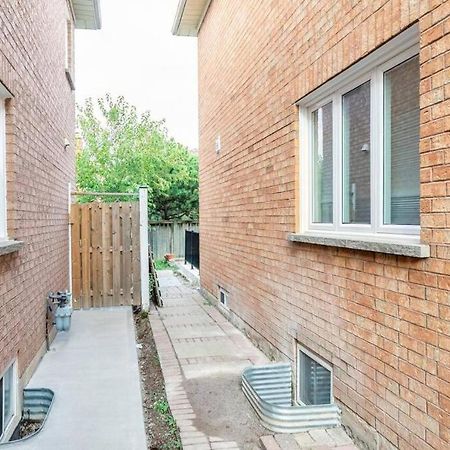 Spacious Basement Mississauga Dış mekan fotoğraf
