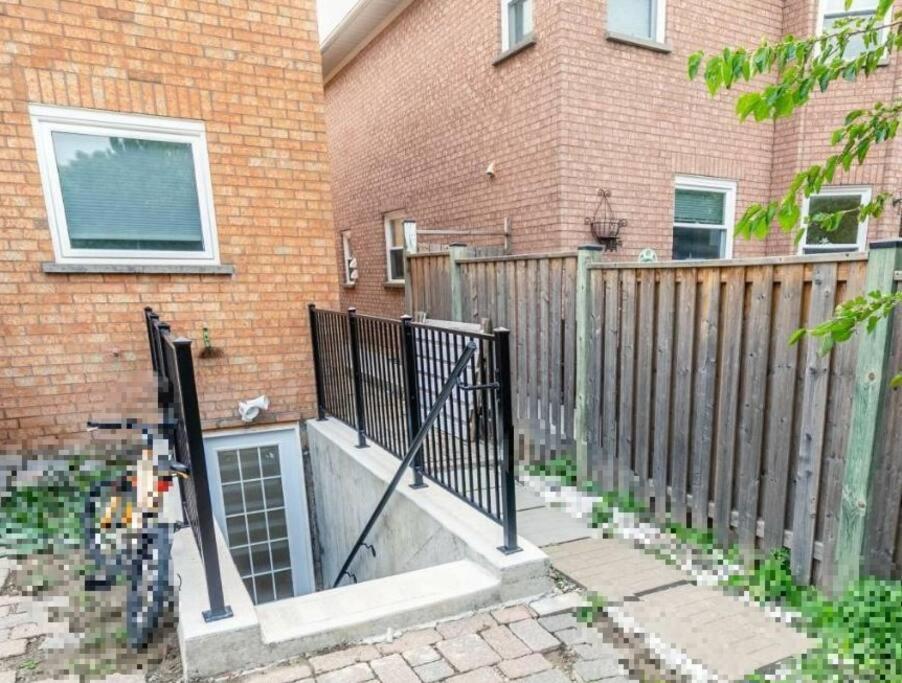 Spacious Basement Mississauga Dış mekan fotoğraf